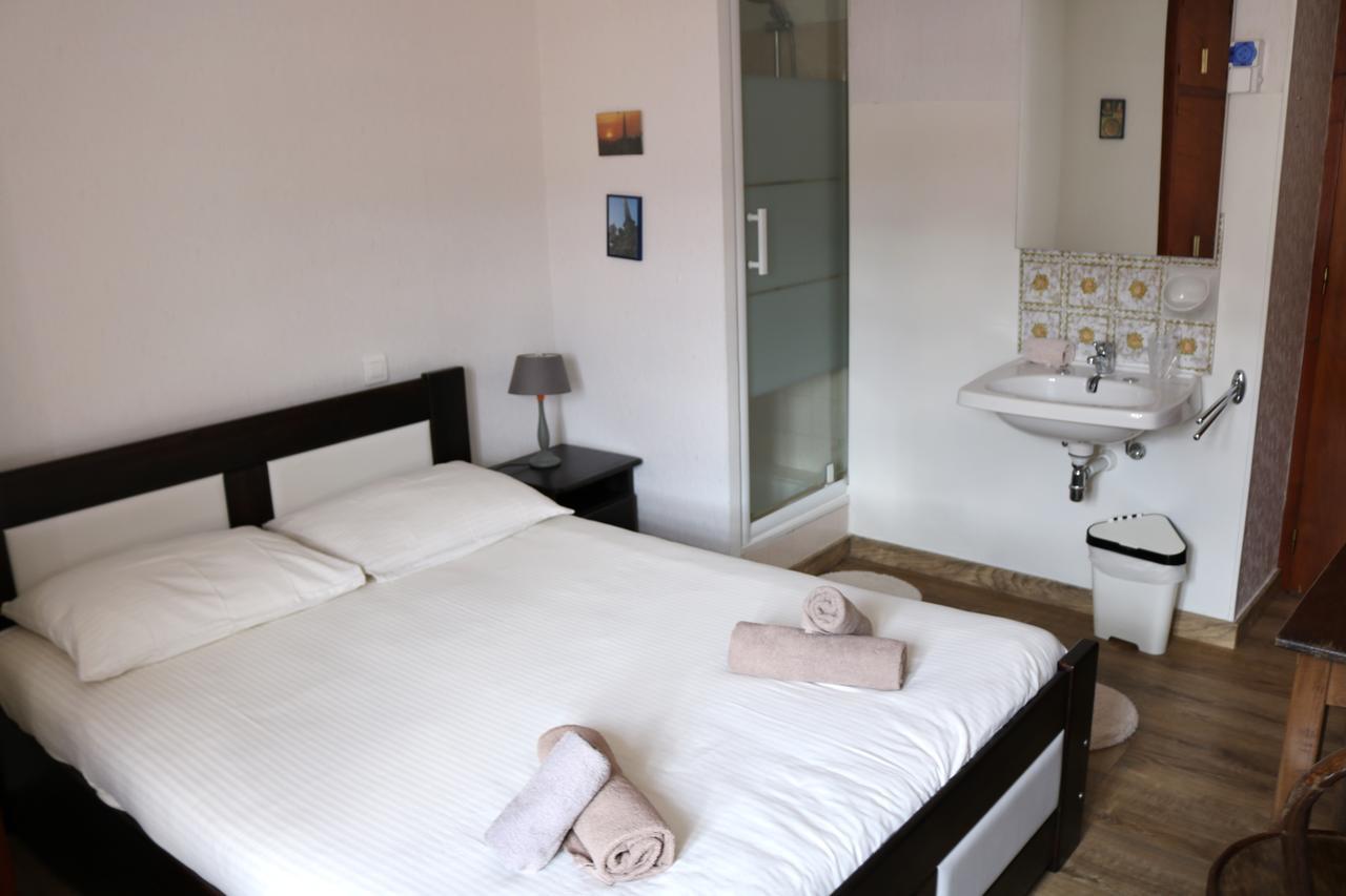 Auberge Saint Martin La Brigue Luaran gambar